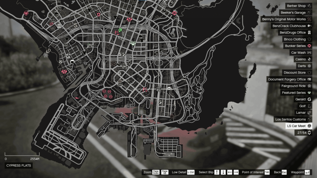 Screenshot with a waypoint of a LS Car Meet in GTA Online