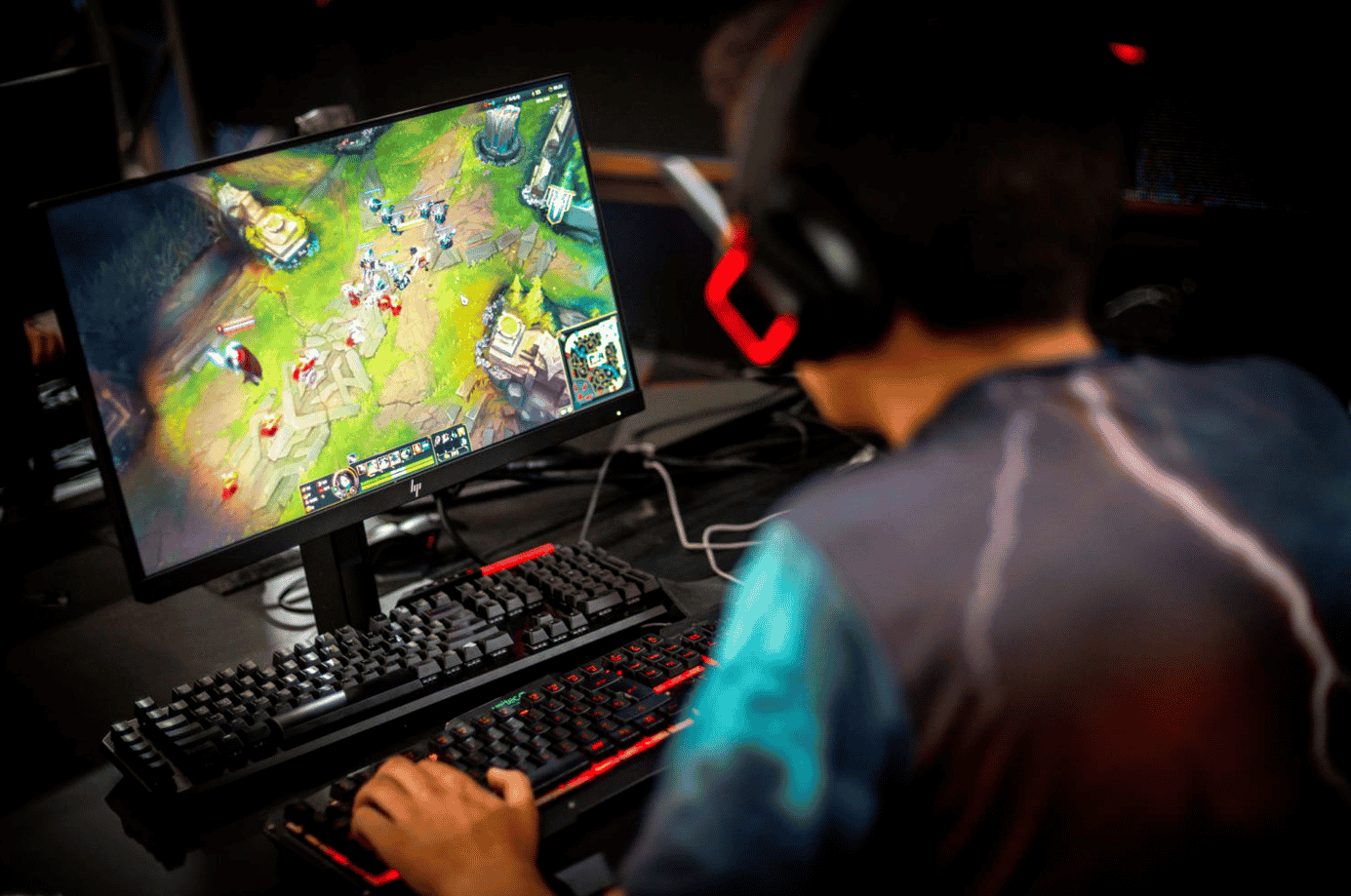 Player using multiple keyboards for playing league of legends