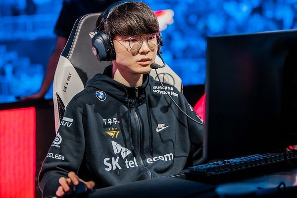 Does Faker use Pay to Win Skins in League of Legends?